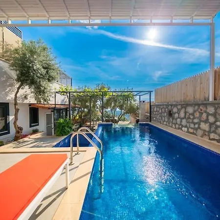Kalkanda Cocuk Havuzlu Hotel *