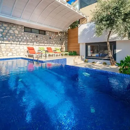 Kalkanda Cocuk Havuzlu Hotel