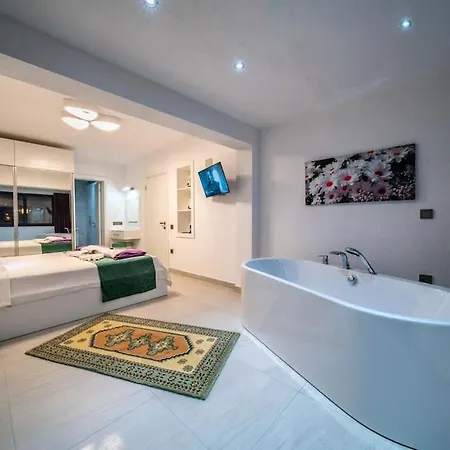 Kalkanda Cocuk Havuzlu Hotel *